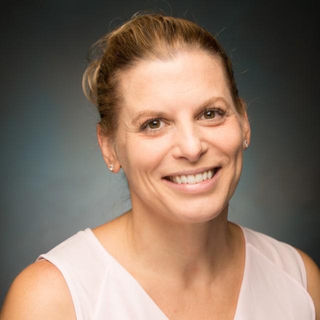 Headshot of Amanda Salacinski.