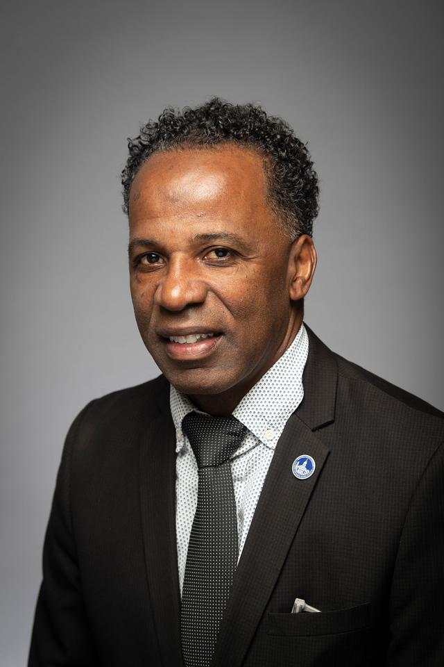 Headshot of Dr. Aaron Aska.