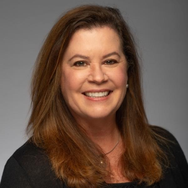 Headshot of Elizabeth Hearn.